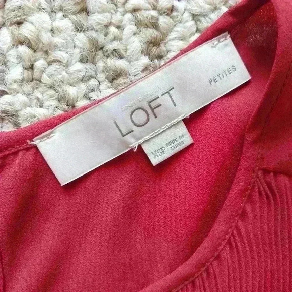 LOFT Petite Red Pleated Sleeveless Blouse Keyhole Back Office Workwear XS - Picture 5 of 10